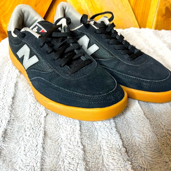 New Balance 440 Men's 9 Sneakers Black and Gray - Picture 1 of 9